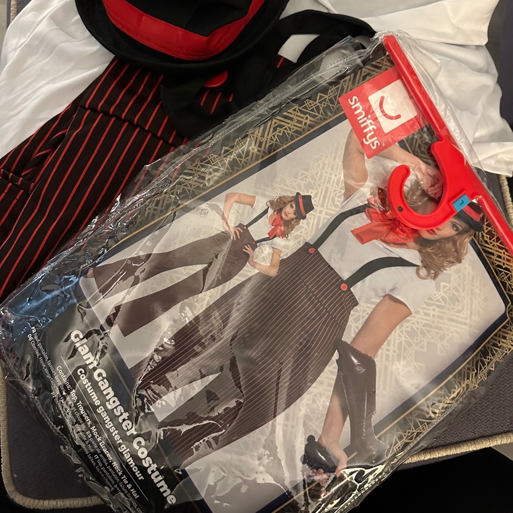 Women’s gangster costume